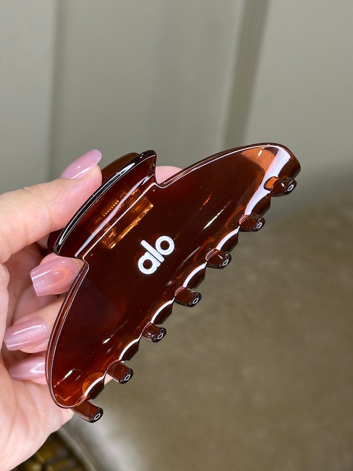 Alo 90's Claw Clip