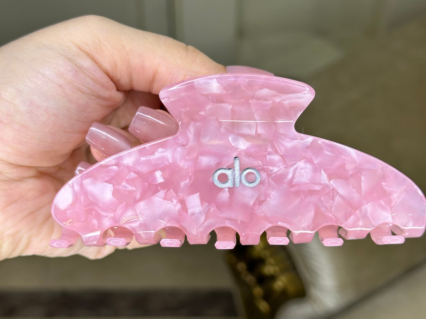 Alo 90’s Claw Clip - Paradise Pink