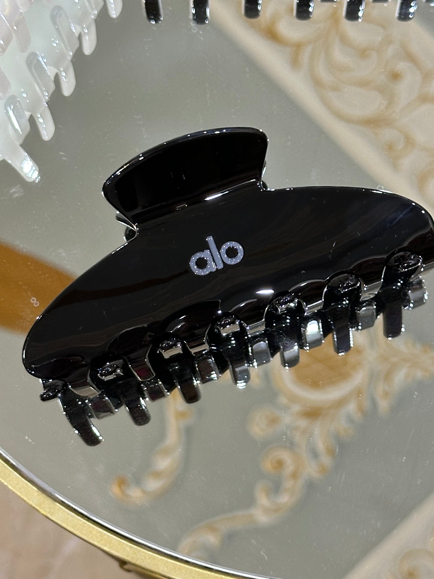 Alo 90's Claw Clip