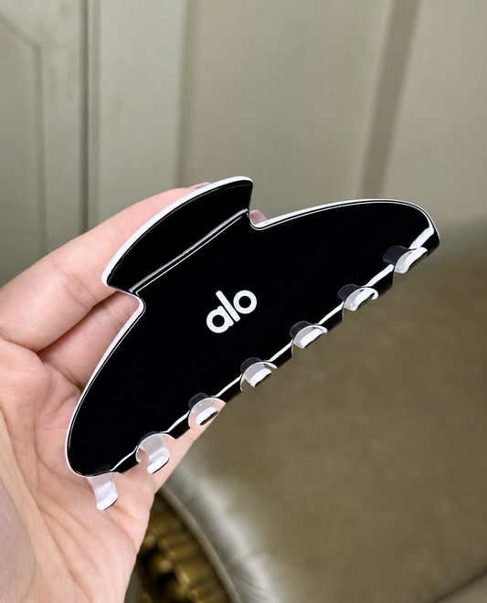 Alo 90’s Outline White Claw Clip